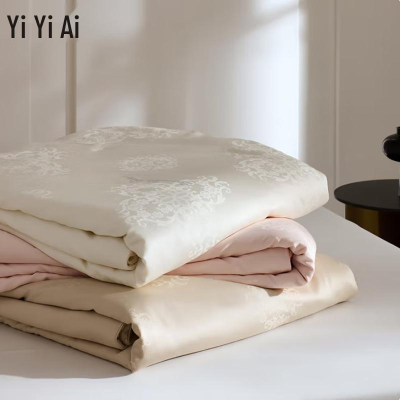 Yi Yi Ai Baroque Mulberry Silk Quilt