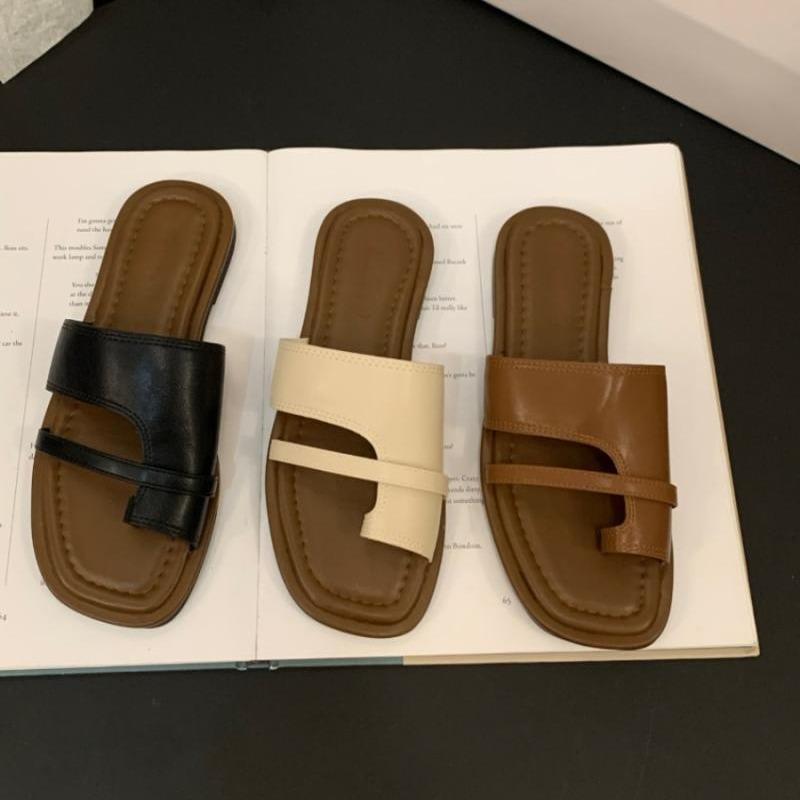 Niche flat-bottomed retro cover toe cool slippers women's shoes summer wear 2025 new summer soft-soled beach sandals