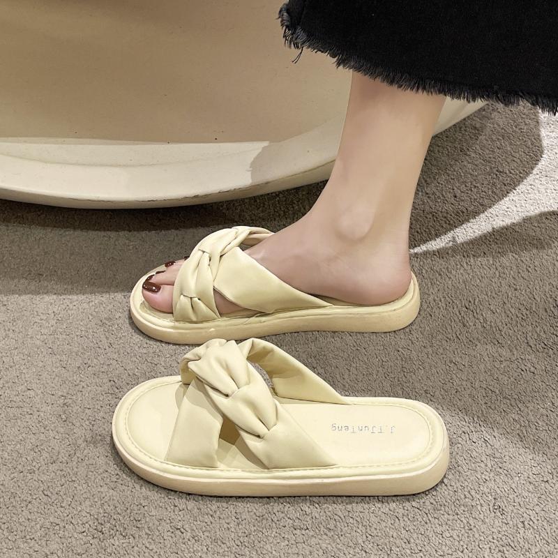2025 New Women's Slippers Thick Sole Sandals Summer New Matsuda Versatile Fairy Style Anti Slip Soft Sole Beach Cross Slippers