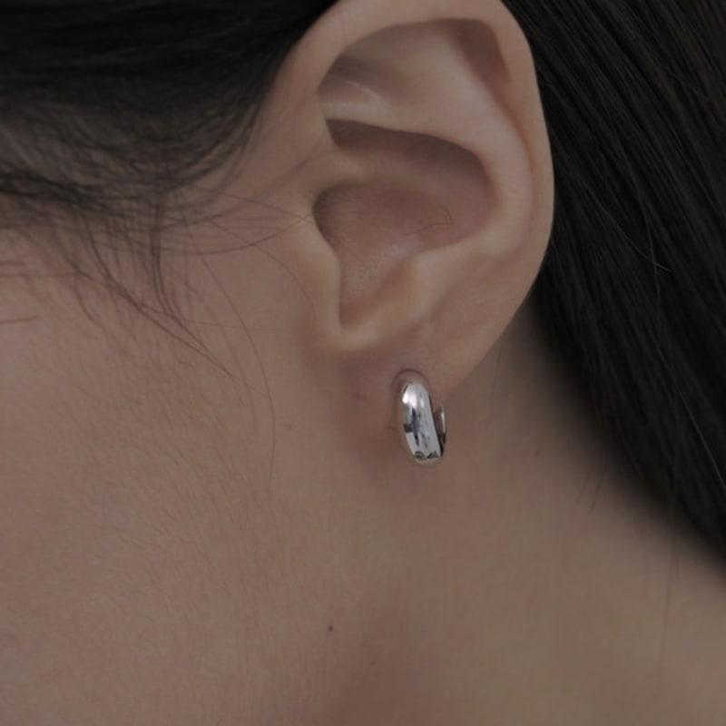 Less Is More Silver Basic One Touch Earring