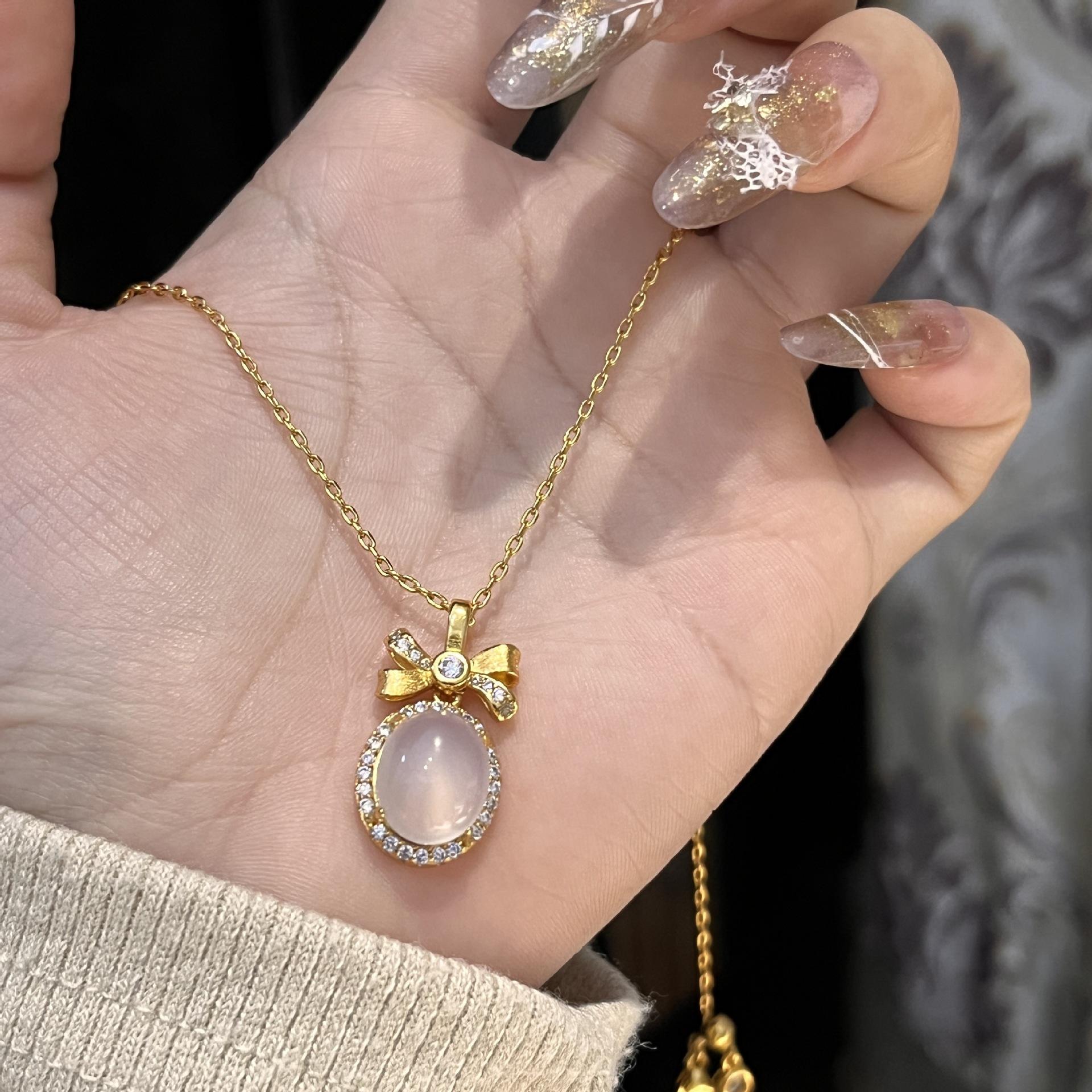 Принцесса В Бегах Натуральный Высокий Ледяной Халцедон Лицо Яйцо Голубя Бант Кулон Ожерелье Легкая Роскошь Замок