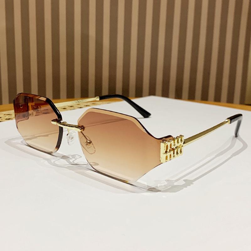 

Skinny Brothers 25: Rhinestone Large Frame Sunglasses for Women s Fashion - Slimming Effect, Europe/America Celebrity Style