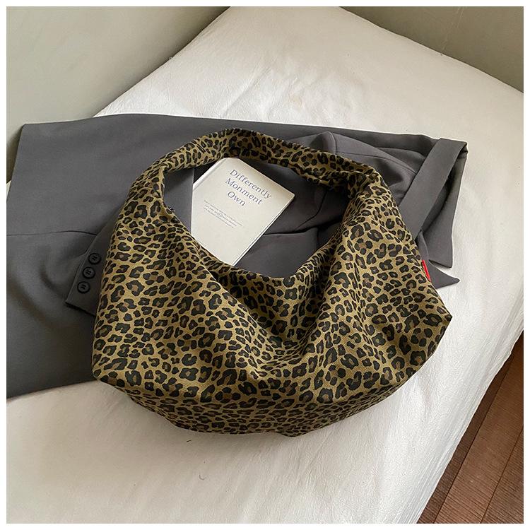 

Shoulder bag retro large-capacity underarm handbag women s autumn new fashion niche shoulder bag