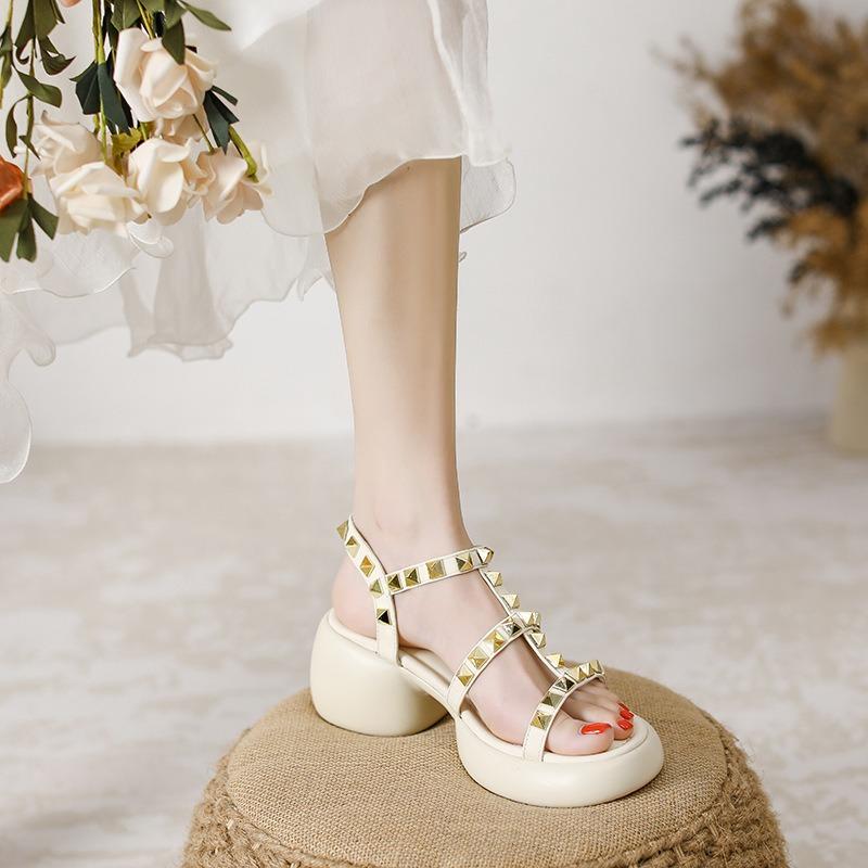 Sandals women's new summer muffin thick soles increase without tiring feet with skirts, beach shoes