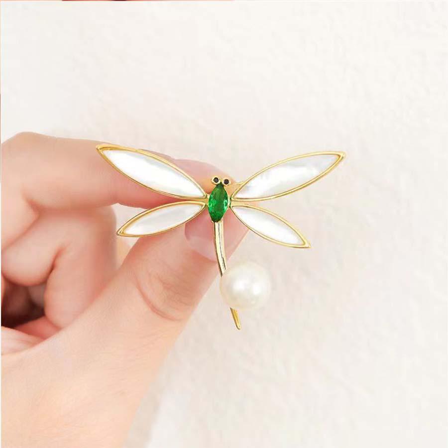 Elegant Pearl Brooch - High-End Minimalist Clothing Accessory