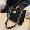 Trendy And Versatile Women's Big Chain Shoulder Bag Ideal For Summer Casual Outfits