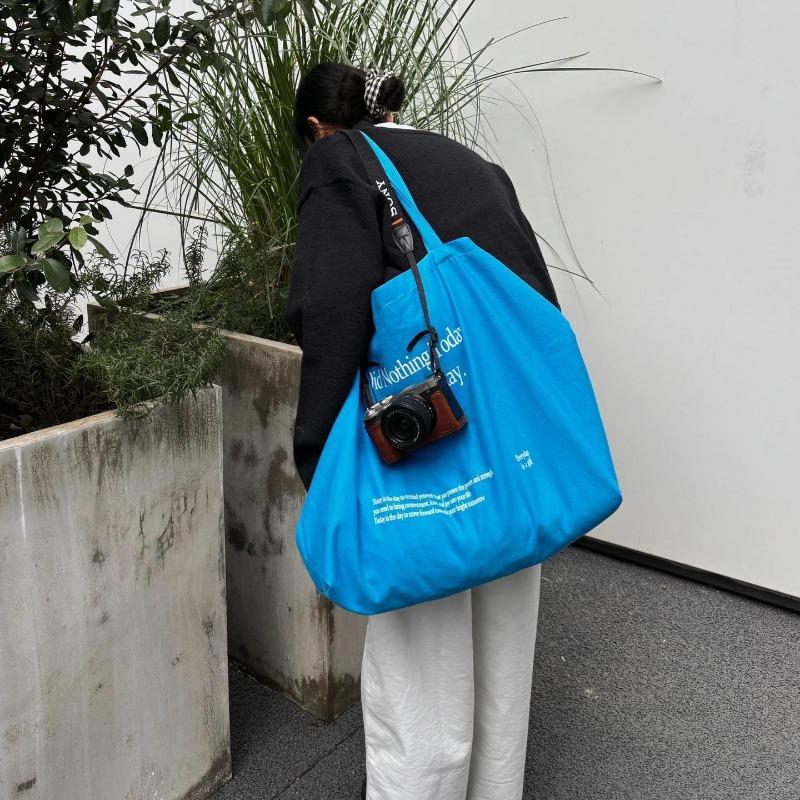 Large-capacity Single-shoulder Bag, Fashionable and Versatile. Single-shoulder Bag with A Relaxed Feel. Commuter Tote Bag