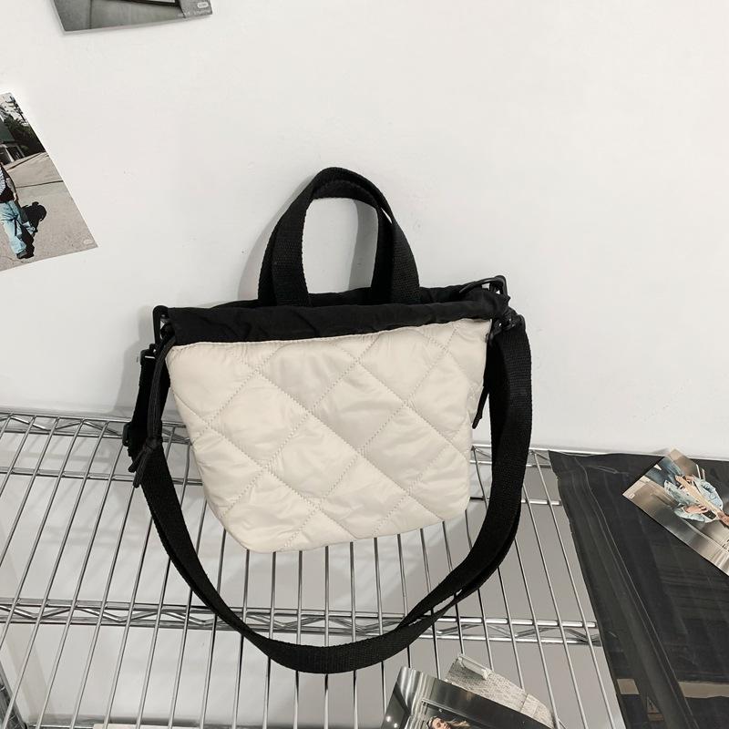 Autumn and winter commuting large-capacity bucket bag, student class shoulder bag, Korean version casual crossbody bag, soft glutinous handbag