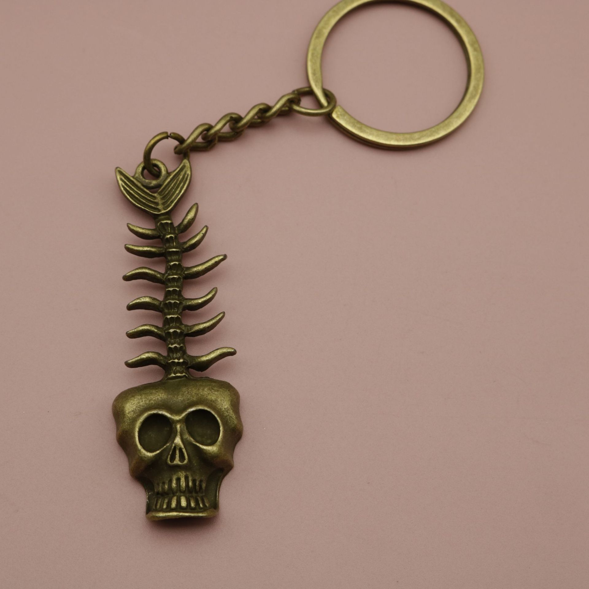 

Горячие продажи ювелирных изделий, простой кулон-брелок с черепом и рыбьей костью one size