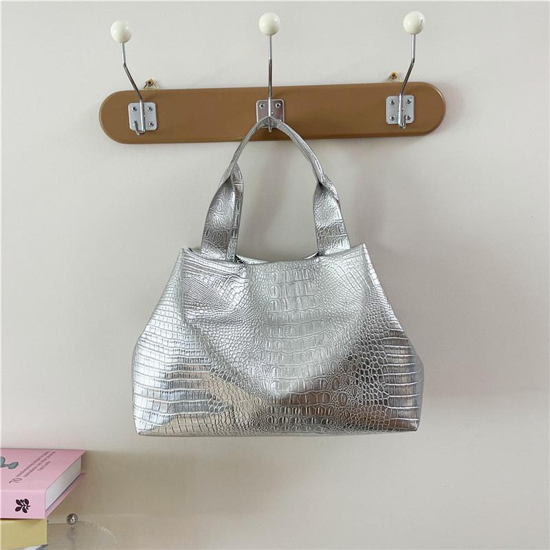 Trendy Bags Large Capacity Tote Bag for Women Fashionable Purse and Handbags Versatile Women Shoulder Bags