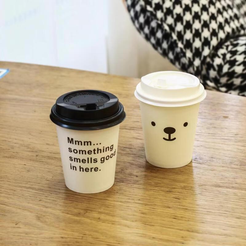 Yicang Disposable 250ml Smiley Face Cups with Black Coffee Lids, 100 Sets