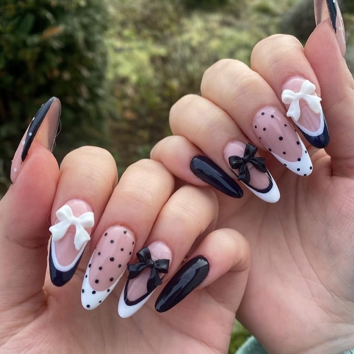 

Almond-Shaped Polka Dot and 3D Bow False Nails