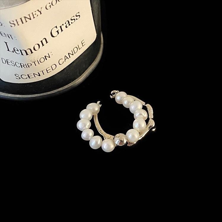 Lightweight Copper Fashionable Ring With Sophisticated Pearl Accents And Geometric Style