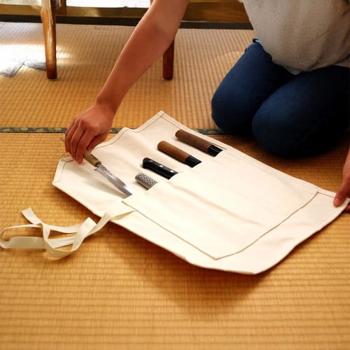 Tojiro Canvas Knife Pocket, Made In Japan, Safely Carry Knives, Holds 5 Knives, Compatible with Knives Up To Gyuto 240mm, Yodeba 240mm, Deba 165mm, Ya