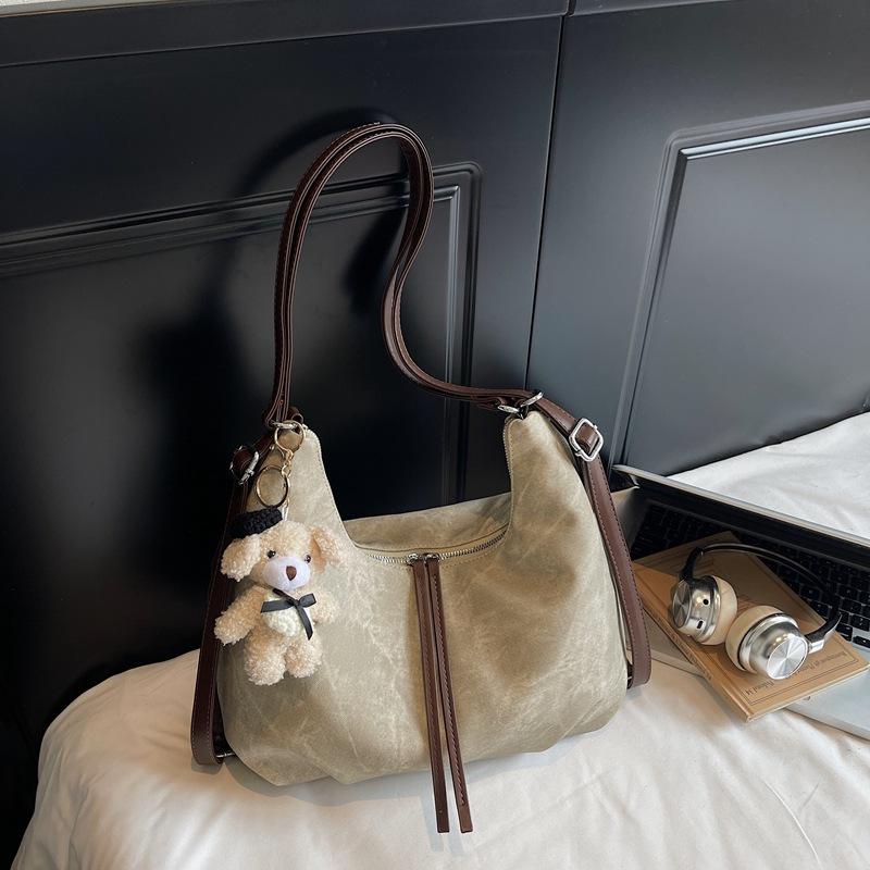 Korean Texture Women's Tote Bag 2026 Large Capacity Cute Pendant One-shoulder Crossbody Bag Casual Underarm Bag