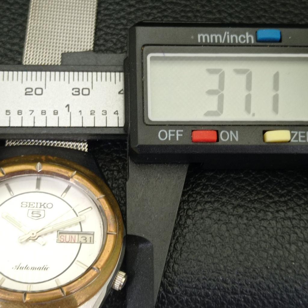 USED VINTAGE SEIKO 5 AUTOMATIC 7009A JAPAN MENS WHITE COLOR DIAL WATCH A433231-2 R115-a433231