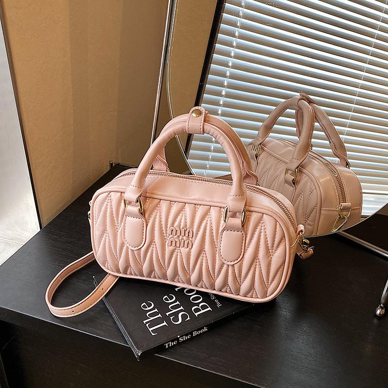 Simple hand carry pleated small square bag underarm bag 2025 summer new fashion shoulder bag trendy temperament messenger bag