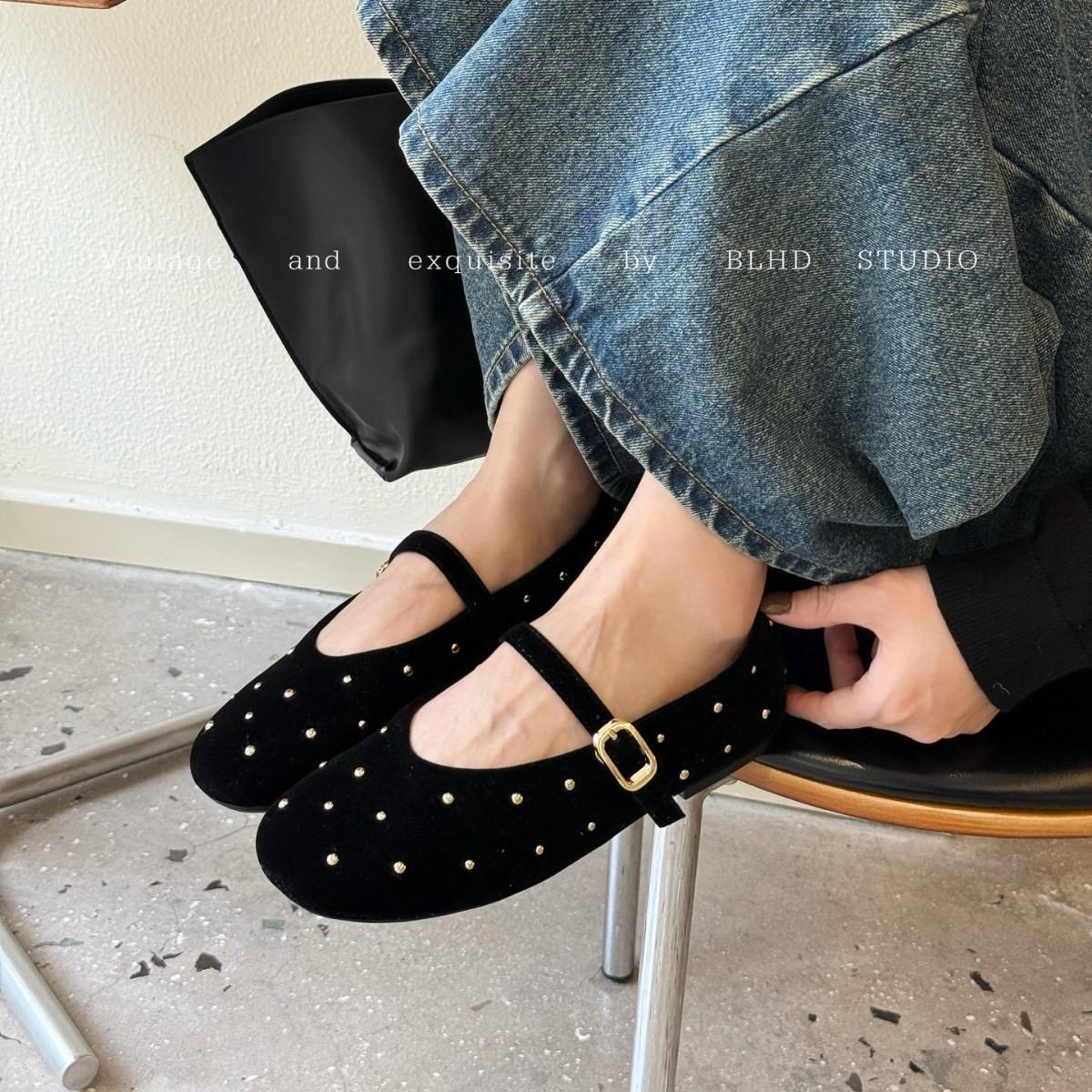 

French Gentle Niche Velvet One-word Buckle Strap Single Shoes Women s 2025 New Black Flat Ballet Mary Jane Shoes 39 коричневый