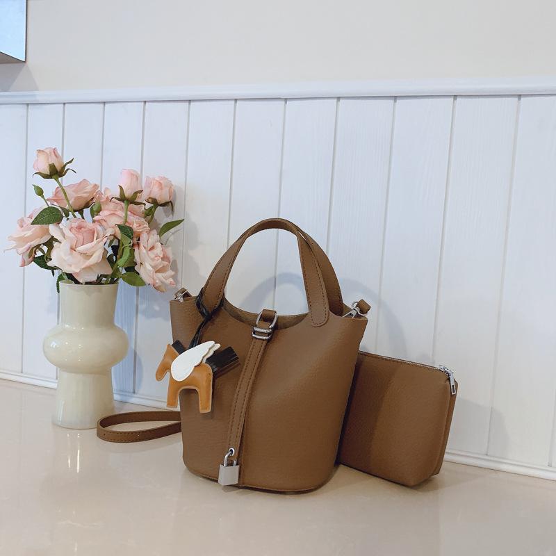 

Retro Lychee Grain Mother-Daughter Bucket Handbag: Casual Crossbody & Shoulder Bag