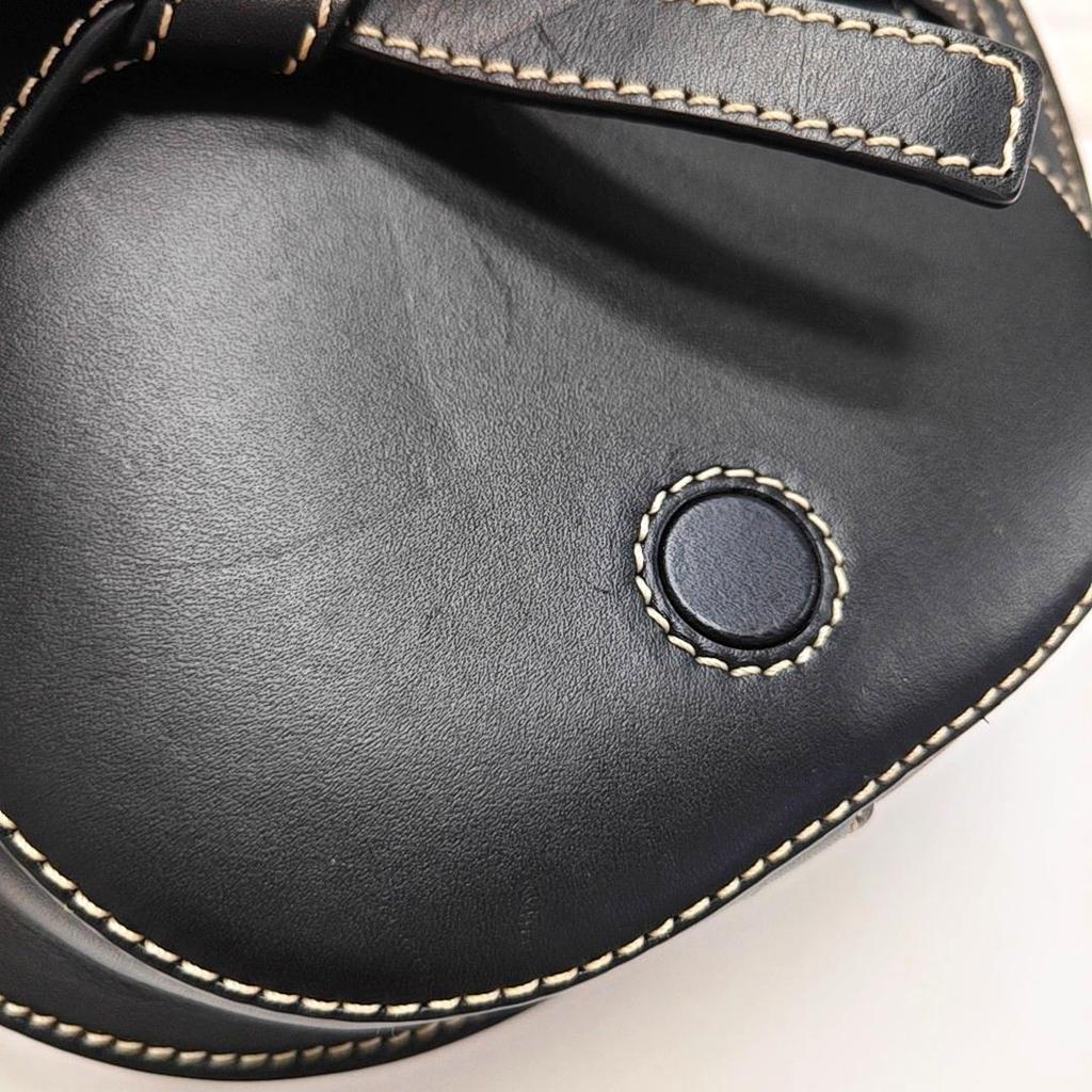 [Pre-Owned] Gate Mini Saddle Bag Black Leather Waist Bag Chest Bag Gold Hardware - Very Good #1J3OY6J
