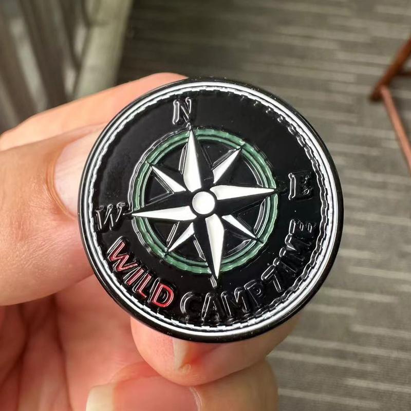 

Креативная брошь-компас Время дикого лагеря , металлический значок для рюкзака