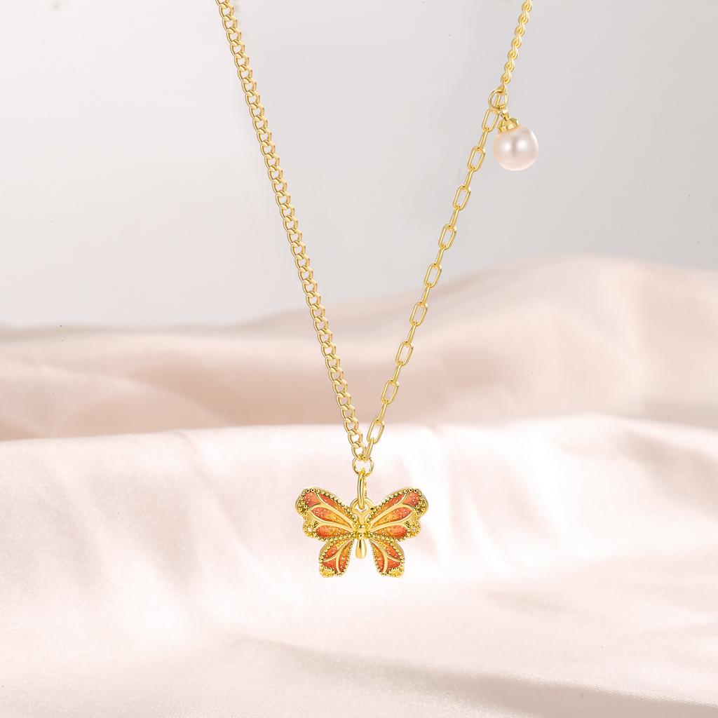 Butterfly Necklace for Women's New Palace Style Niche Design Temperament Light Luxury Pearl Collarbone Chain