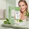 Grüner Tee Peeling- und Revitalisierungs-Gel reinigt und spendet der Gesichtshaut sanft Feuchtigkeit und hinterlässt sie weich, zart und glatt.