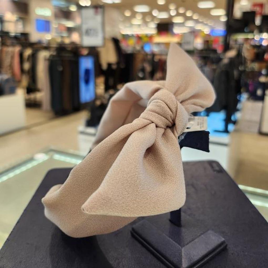 Atria One Color Ribbon Wire Band HMIHBFB0227NSF