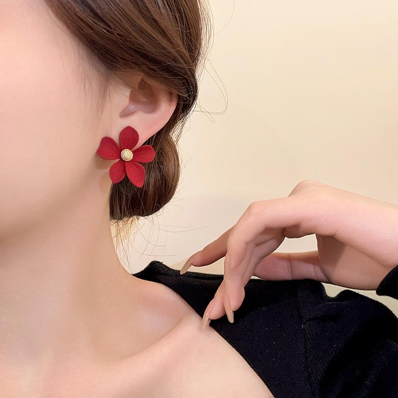 Autumn and Winter High-end Design with Red Flower Earrings, New Trendy, Light Luxury, Simple Temperament, Asymmetrical Tassel Earrings