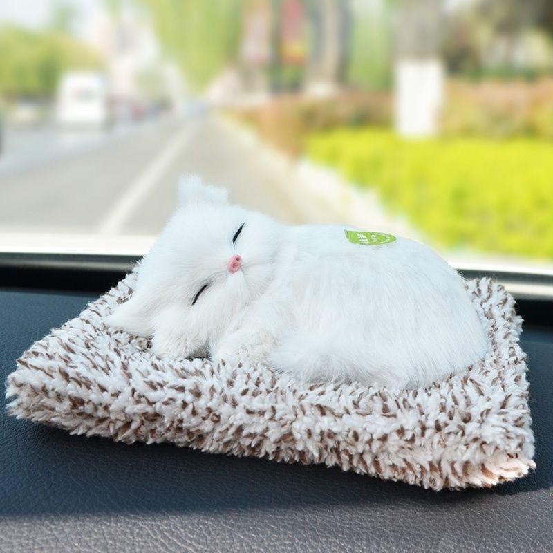 A pet cat that will bark at the touch of a button, giving a romantic birthday gift to a girlfriend and a plush pet белый