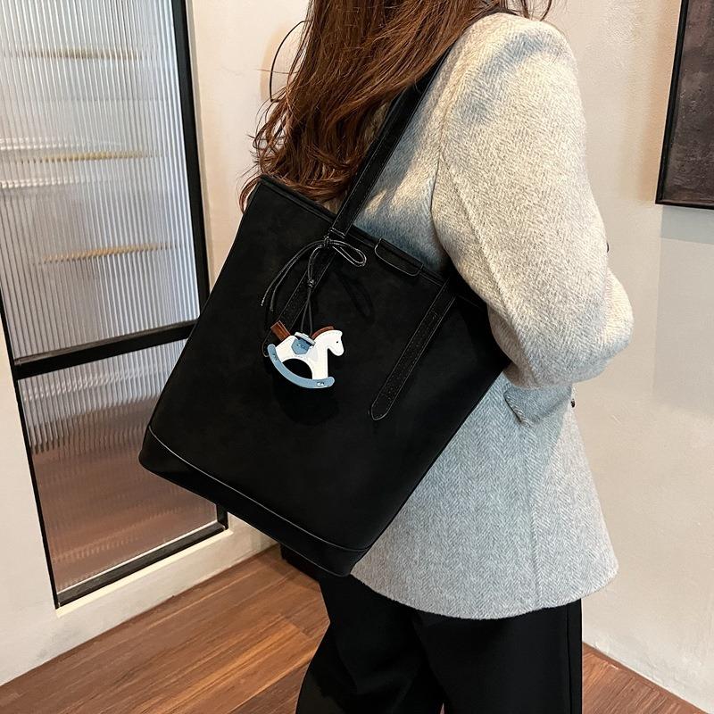 Retro Simple Large-capacity Underarm Bucket Bag Women's New Fashion Niche Commuter Shoulder Bag