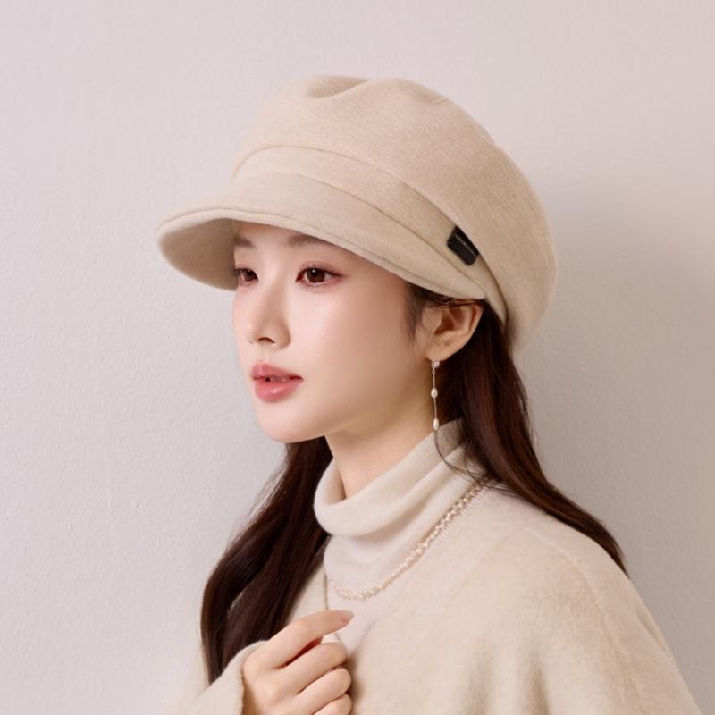 Autumn and winter hats are fashionable and versatile, middle-aged and elderly peaked hats, warm and thickened woolen hats, source spot.