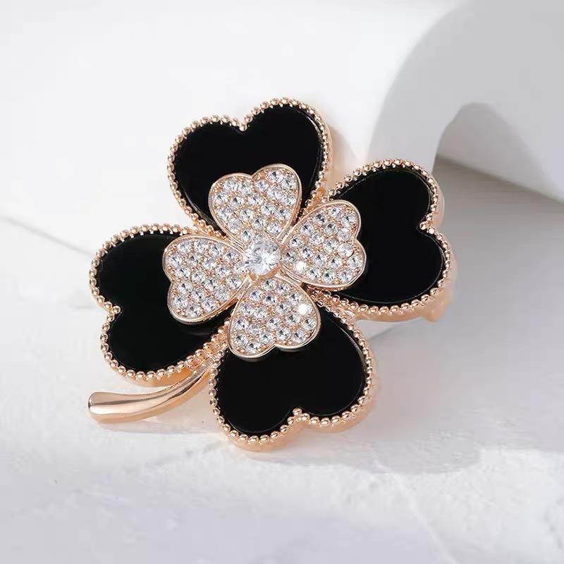 Clover Flower Brooch Pins For Women Dressing Decoration Beautiful Brooches Jewelry Modern Girl Gift