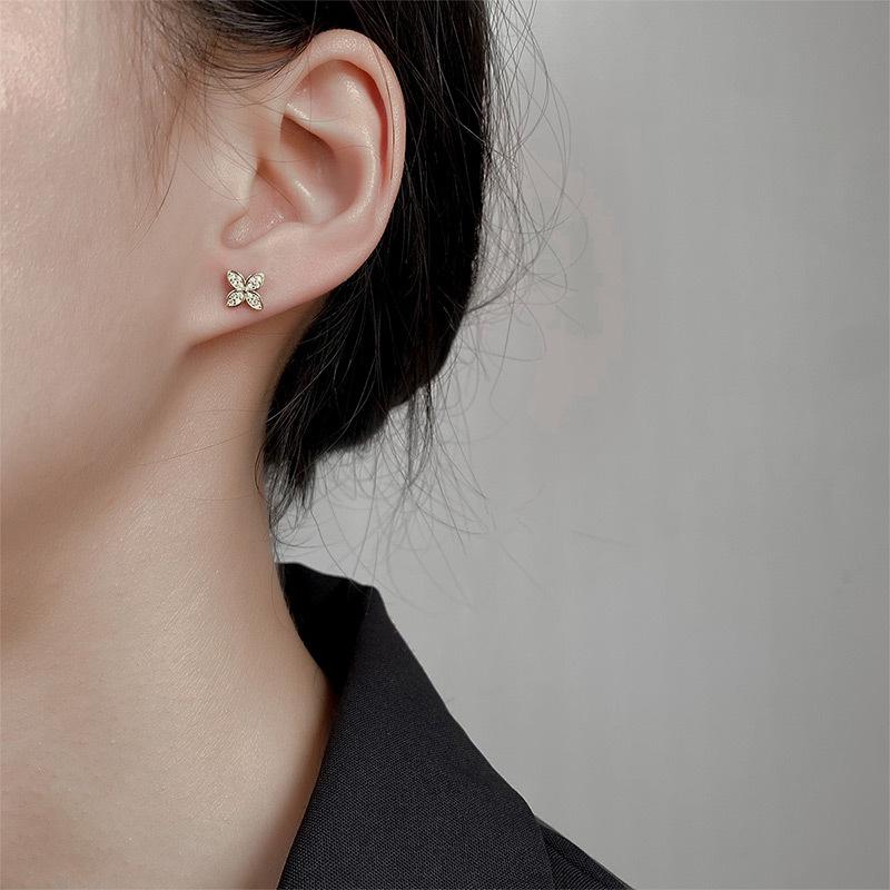 S925 Sterling Silver Gold-Plated Hydrangea Diamond Flower Stud Earrings - Japanese & Korean Design for Women