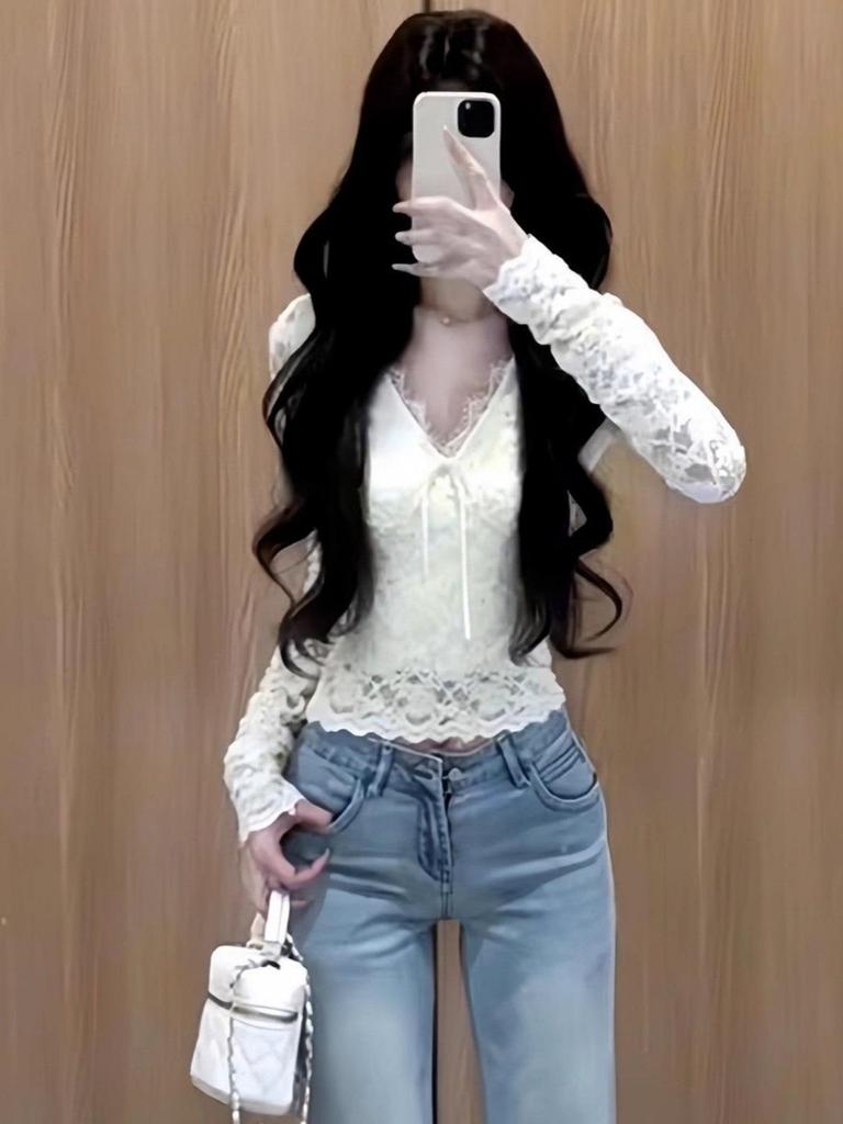 Elegant White Lace V-Neck Long-Sleeve Slim Fit Women's Top for Autumn/Winter