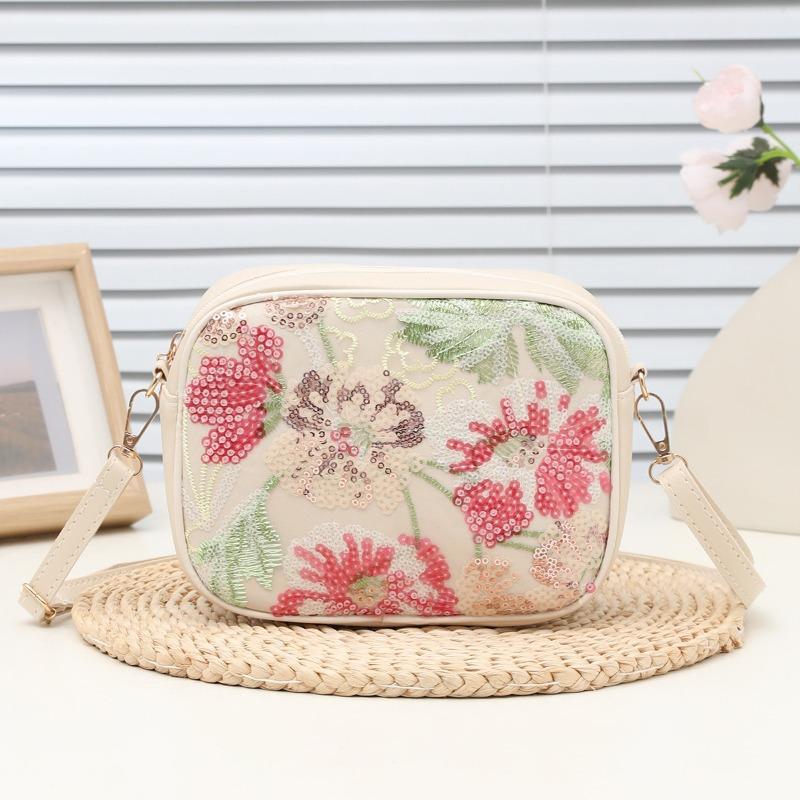 Embroidered flower shoulder bag, new spring and summer women's bag, embroidered flower accessories, messenger bag, one piece.