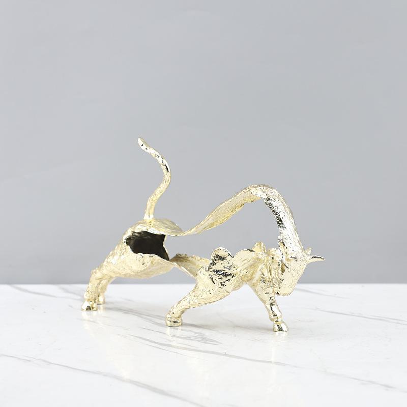 Gold-plated Hollow Metal Bull Statue Animal Sculpture Decorative Piece for Living Room Bedroom or Entryway Home Decoration Gift