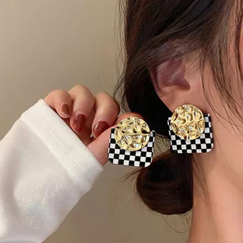 

Корейские винтажные квадратные смоляные серьги в шахматном порядке, смоляные акриловые висячие серьги для женщин, золотые нерегулярные круглые металлические серьги