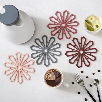Tappetino da Tavola Resistente al Calore, Anti-scottatura e Antiscivolo, Piatto, Tazza e Pentola Creativi