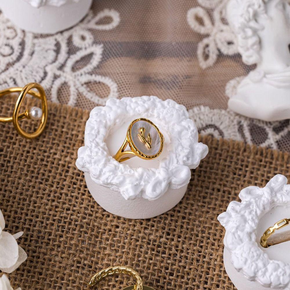 Vintage Cake Shape Ring Stand White Gypsum Ring Display Rack Plaster Ring Holder Photo Props