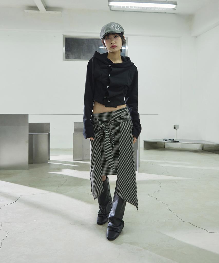 Small Logo Side Button Shirred Hooded Top [Black]
