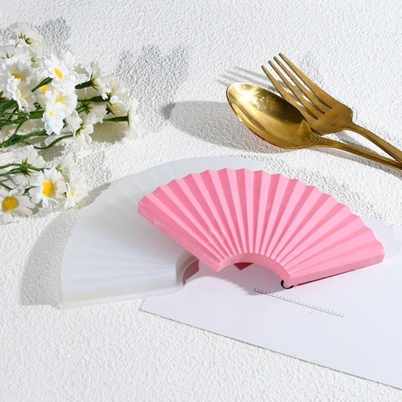 Easy To Clean Multifunctional Fan Shape Silicone Mold for Individualized Heat Resistant Trays and Decorative Pieces