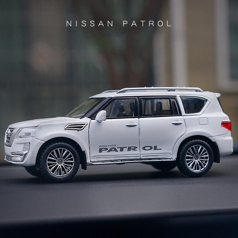

1:32 Nissan PATROL Y62 модель автомобиля, литой под давлением сплав, дорожный багажник со звуковым светом, коллекция игрушечных автомобилей для детей, подарки