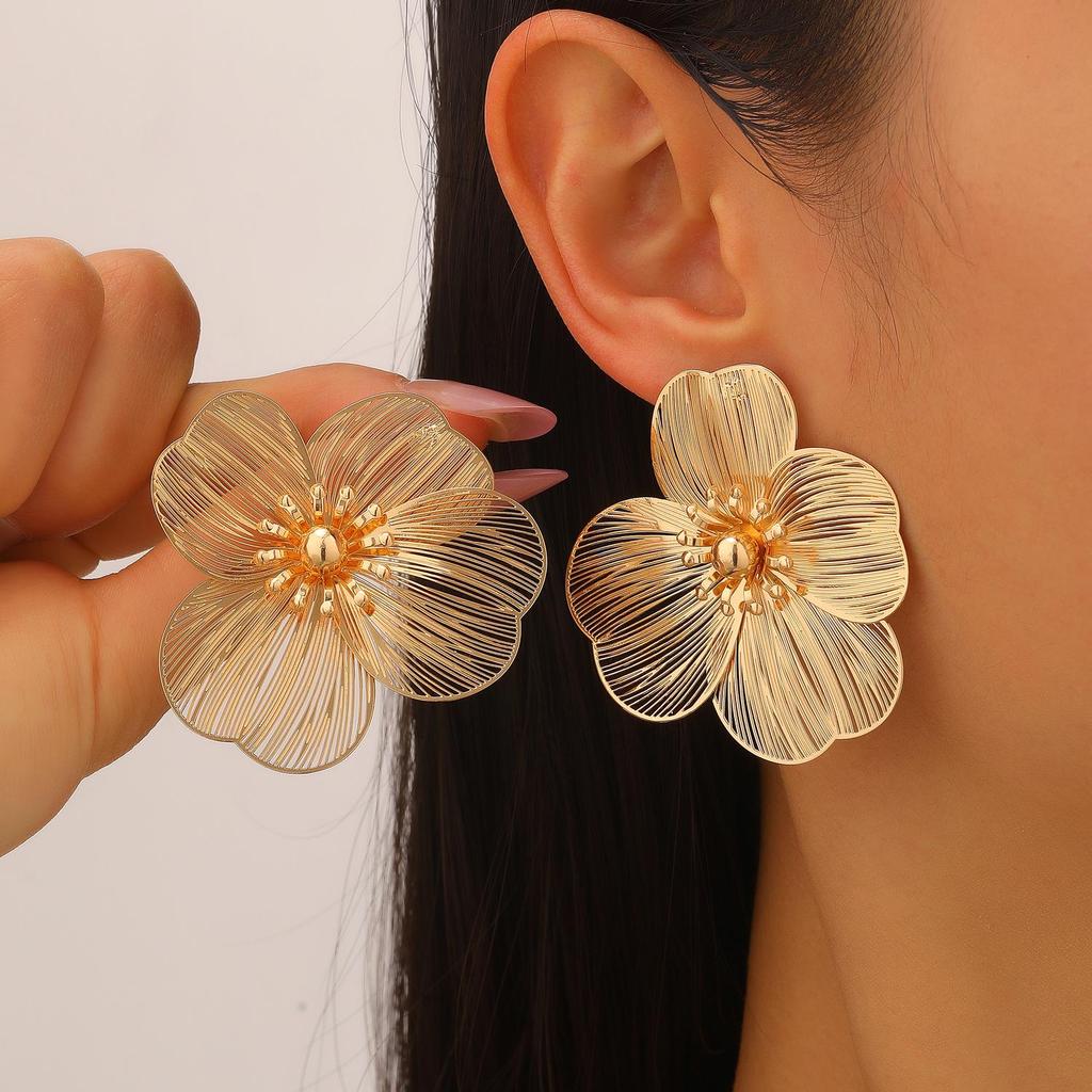 Exquisite Gold Flower Necklace & Dazzling Floral Stud Earrings - High-End Luxury Collection