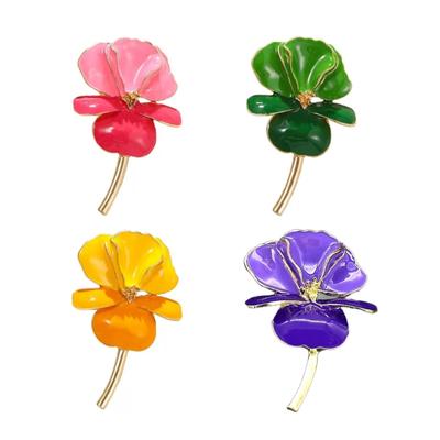 Spilla Fiore con Iridi in Lega Robusta con Dettagli Smaltati Vivaci Accessorio di Moda Retro Moderno