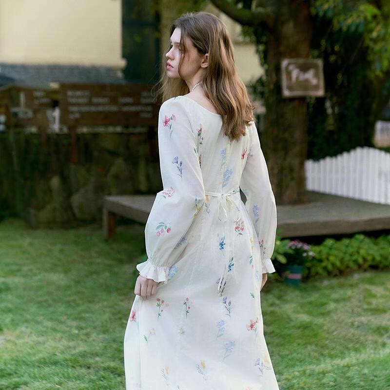 

Платье с длинным рукавом и цветочным принтом LEDIN M