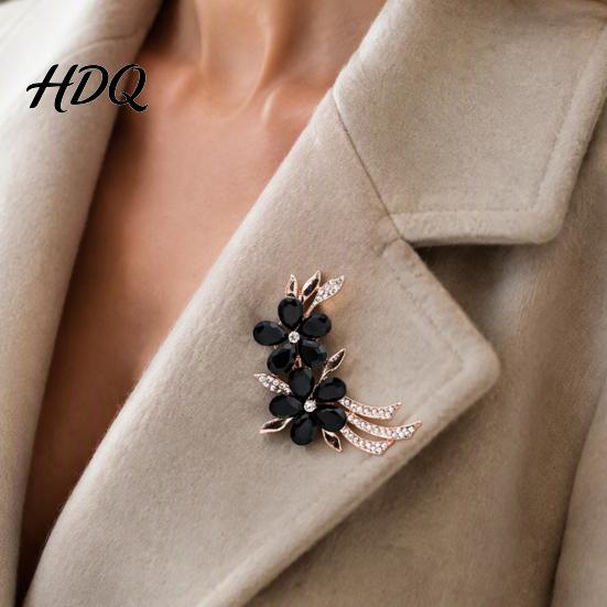Alloy Shirt Jewelry Rhinestone Flower Branch Brooch for Women Elegant Floral Lapel Pin Exquisite Clothing Costume Pin Coat Bag Banquet Wear