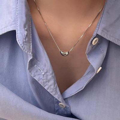 Korean Style Bean Pendant Necklace for Women - Versatile, Niche Design Clavicle Chain with Unique Personality