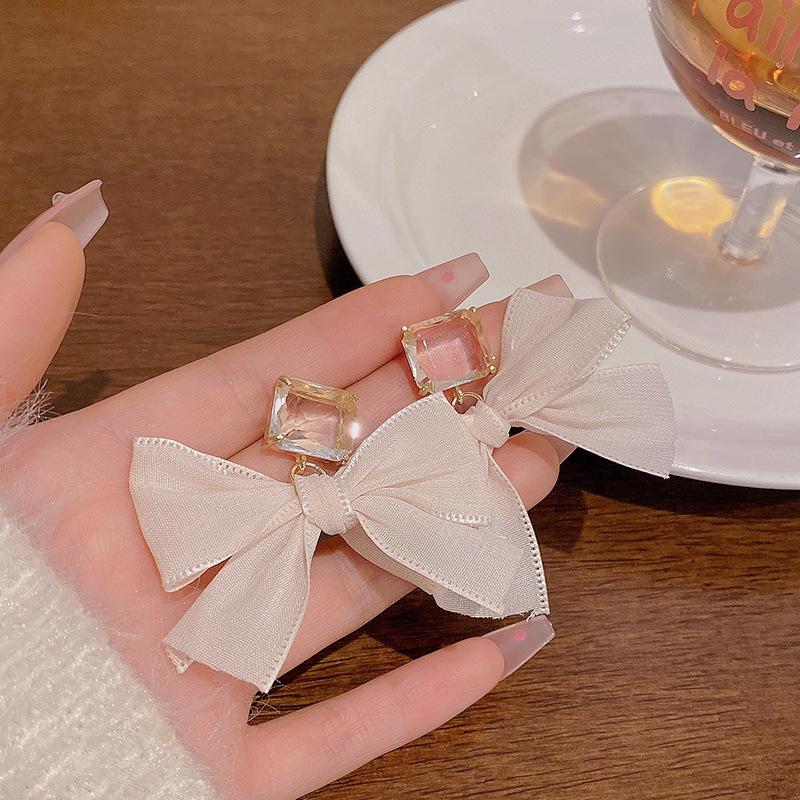 European and American retro white bow earrings women's light luxury temperament super flash zircon stud earrings exaggerated personality earrings