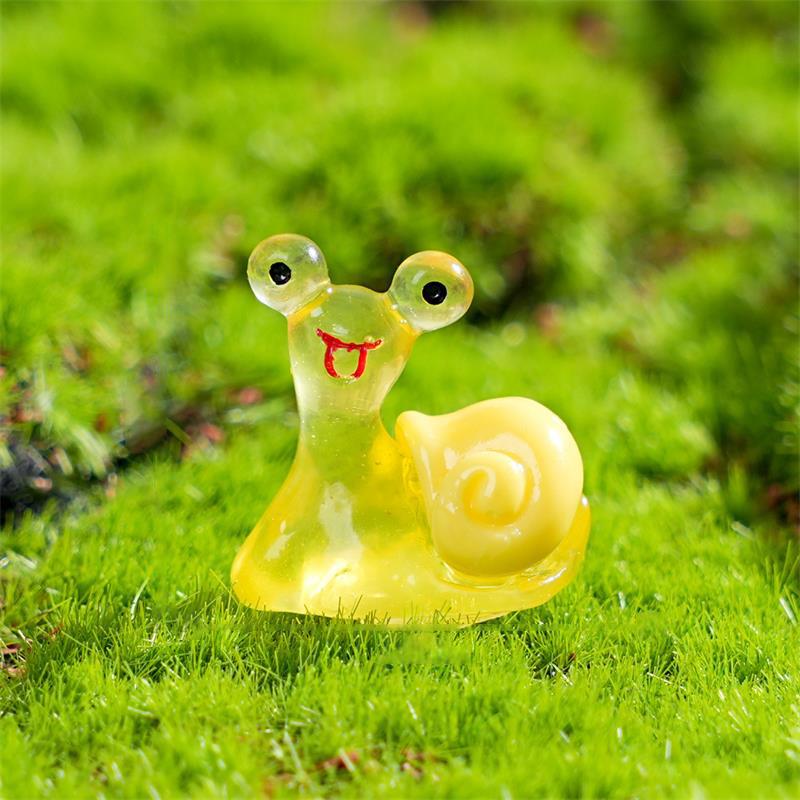 10PCS/Bag Cute Colorful Mini Luminous Snail Micro Landscaping Ornaments Figurine Decorations Glow In The Dark Car Home Ornaments